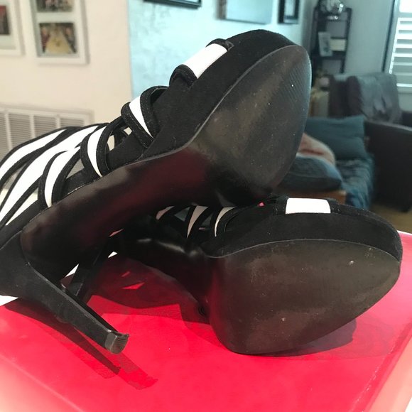 Black & White Carlos Heels - Picture 4 of 5